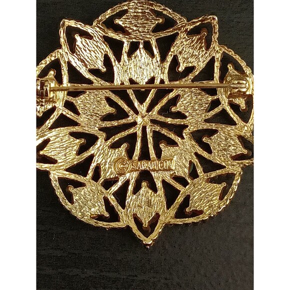Sarah Coventry Faux Jade Coral Gold Tone Vintage Brooch Pin - Picture 4 of 5